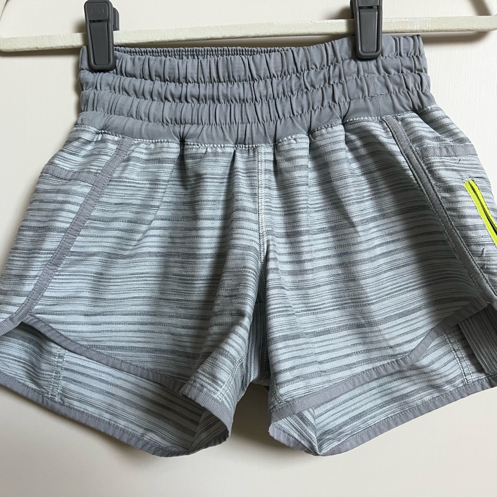 Lululemon Hotty Hot high rise short 2.5” size 4 women’s EUC